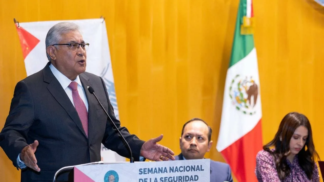 Acusan al secretario general del SNTE de ostentar dos cargos de elección popular