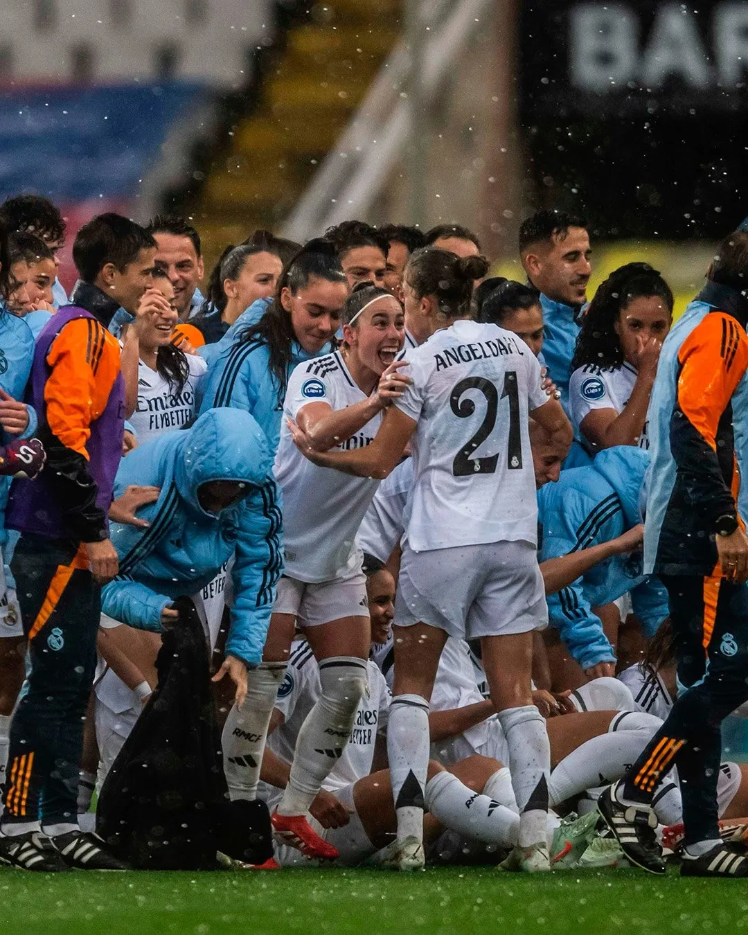 Real Madrid vence al Barcelona por primera vez en el futbol femenil