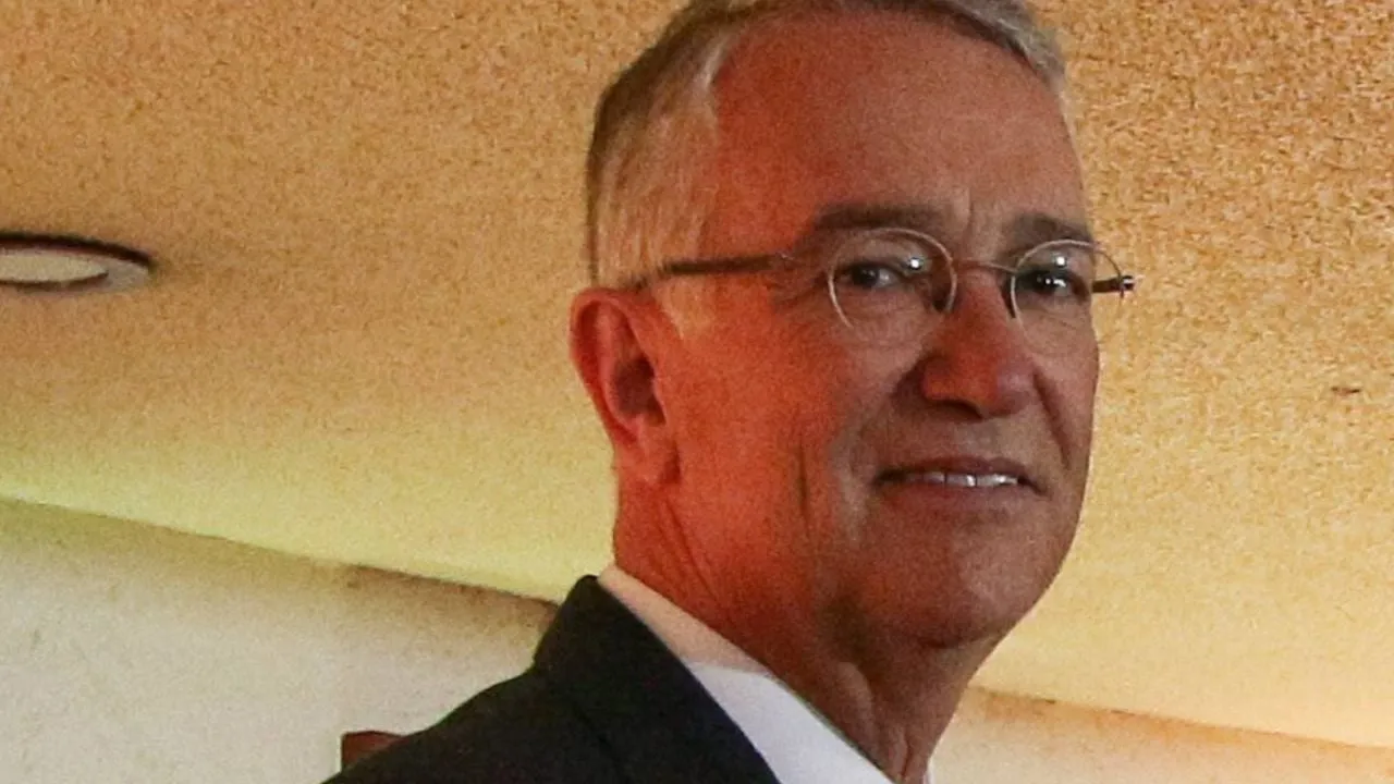 Revés a Salinas Pliego: INE niega suspender el spot de Morena donde aparece su imagen (Video)