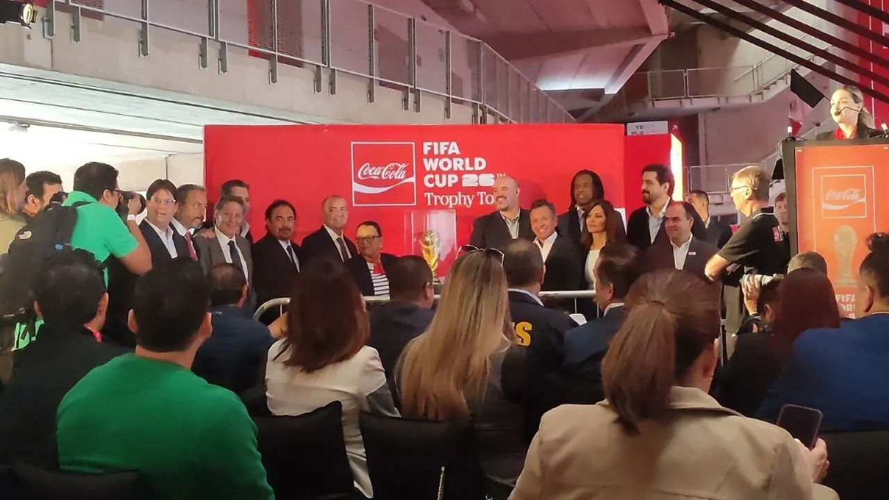 “México está en paz”: autoridades tras llegada a Gudalajara del trofeo de la Copa del Mundo FIFA