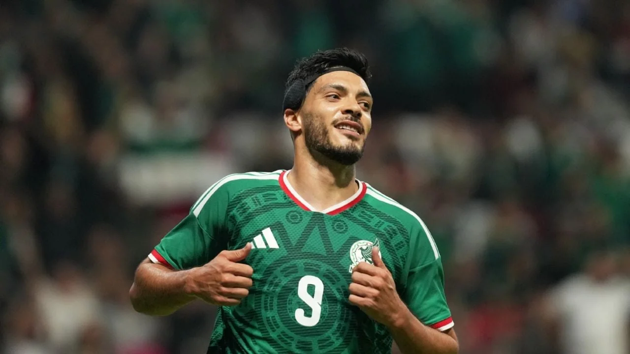 Raúl Jiménez se queda sin equipo a tres días de iniciar el Mundial