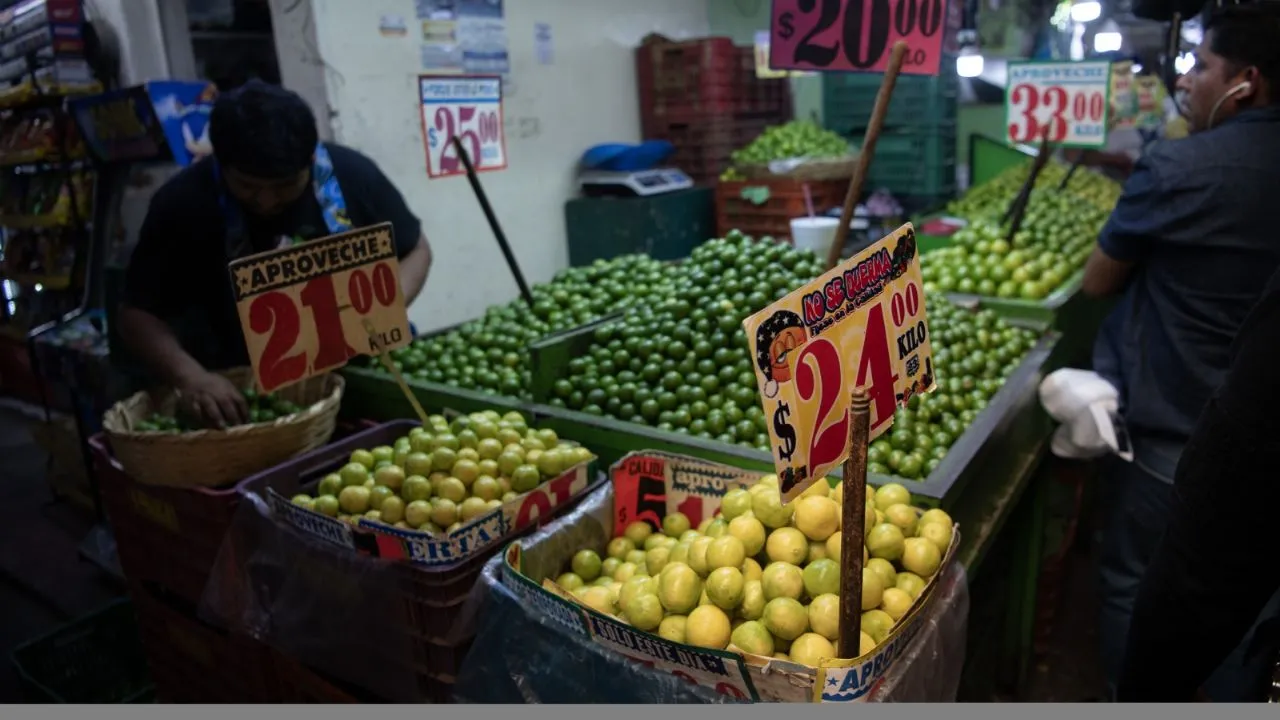 Peso inicia con leve avance pese a nulo crecimiento económico en México y señales mixtas en EU