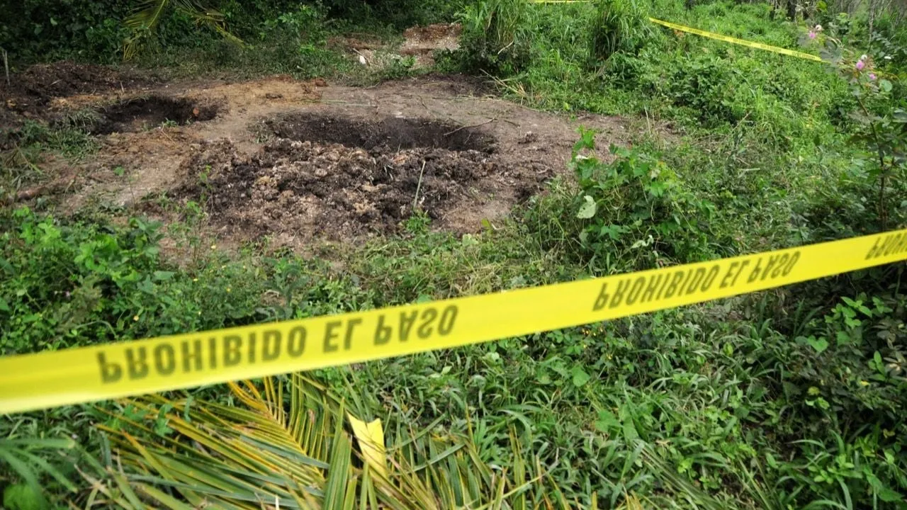 Localizan seis fosas clandestinas con restos humanos en Colima