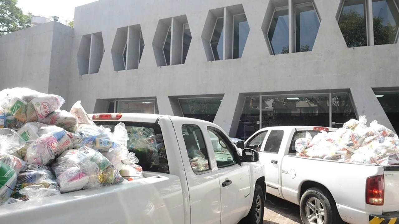 La CDHCM entrega 580 despensas para damnificados por las lluvias
