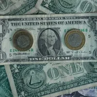 Tipo de cambio rompe momentáneamente la barrera de los 17 pesos por dólar