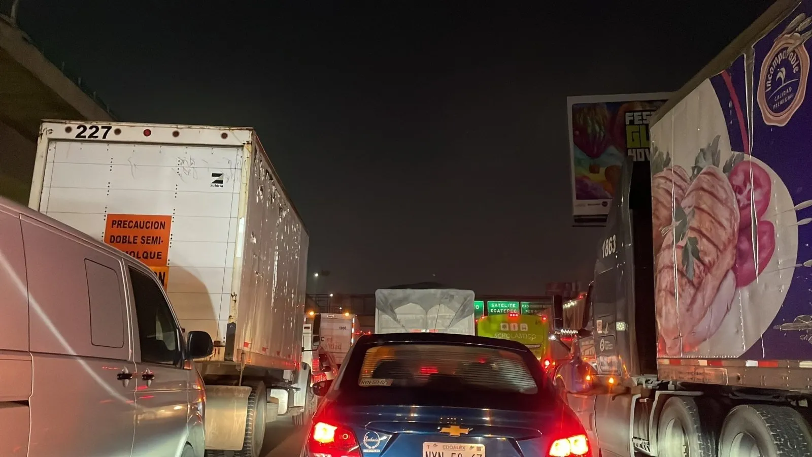 Continúa el caos en la autopista México-Querétaro; suman más de 40 horas con avance lento