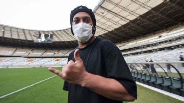 Ronaldinho es positivo por Covid-19