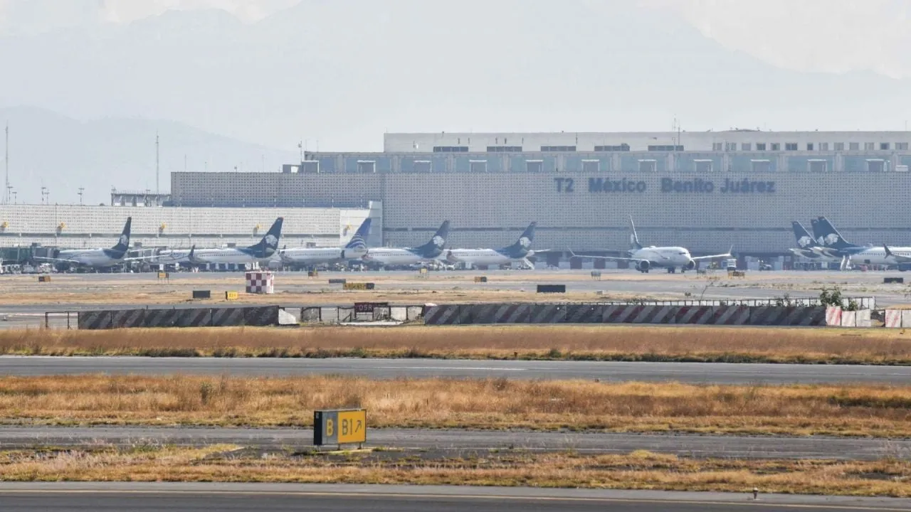 Investigan posible choque entre aviones de Aeroméxico y Delta en el AICM