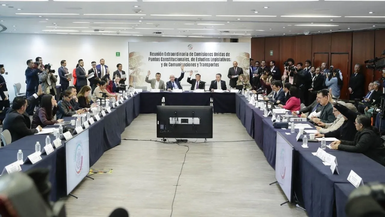 Reforma de telecomunicaciones y radiodifusión avanza en comisiones del Senado