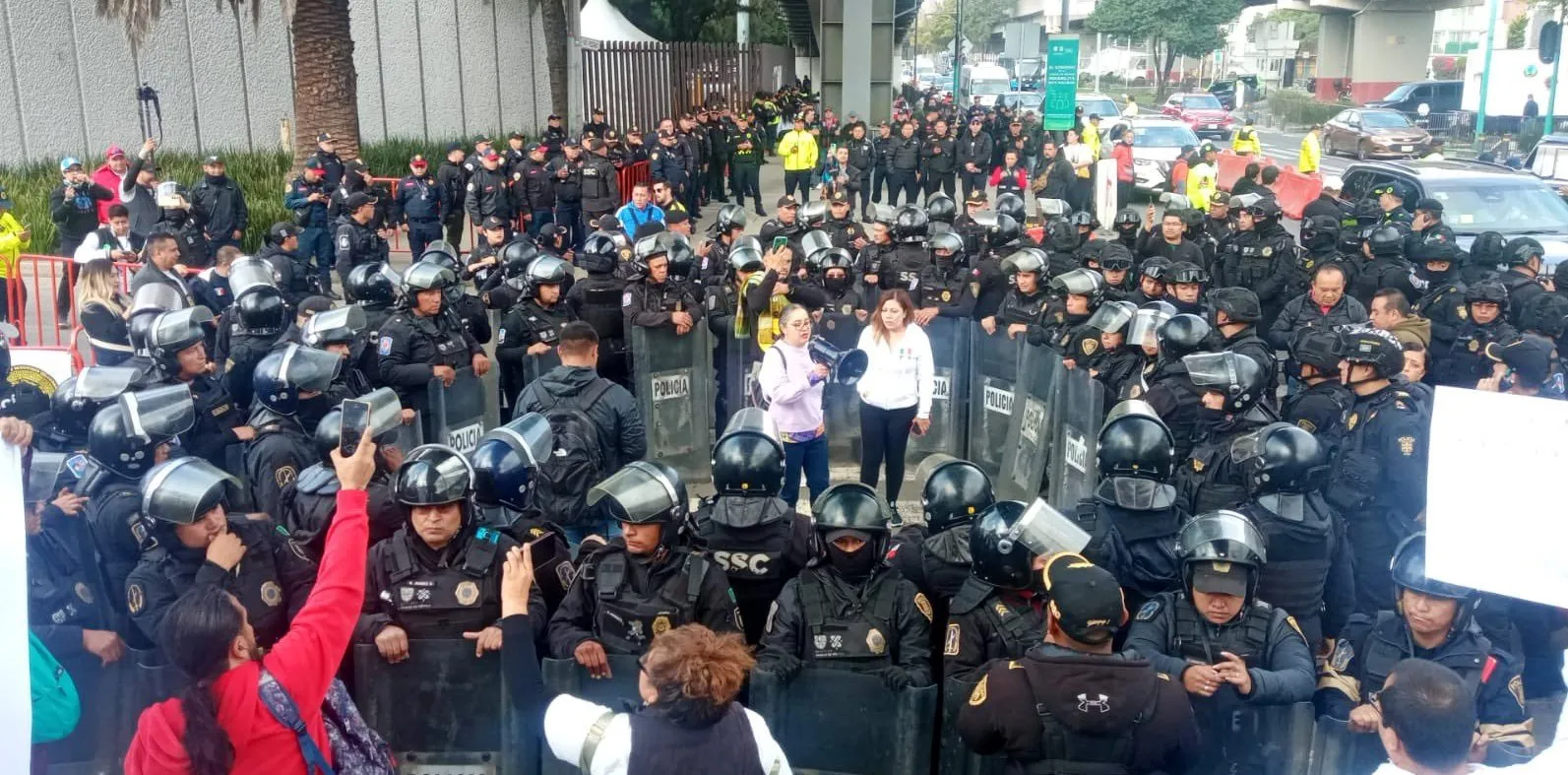 Repliegan manifestación de trabajadores del Poder Judicial en Gran Premio de México (Video)