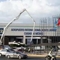 Endurecen reglas para despegar y aterrizar en aeropuertos saturados, como el AICM