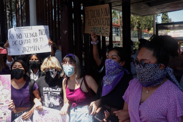 Protestan en Voca 7 por presunta violación a estudiante