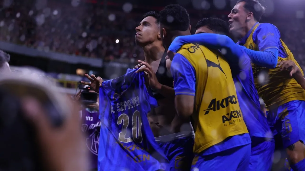 Chivas sale de su racha de dos derrotas al vencer 2-1 a Atlas en el Clásico Tapatío (Videos)