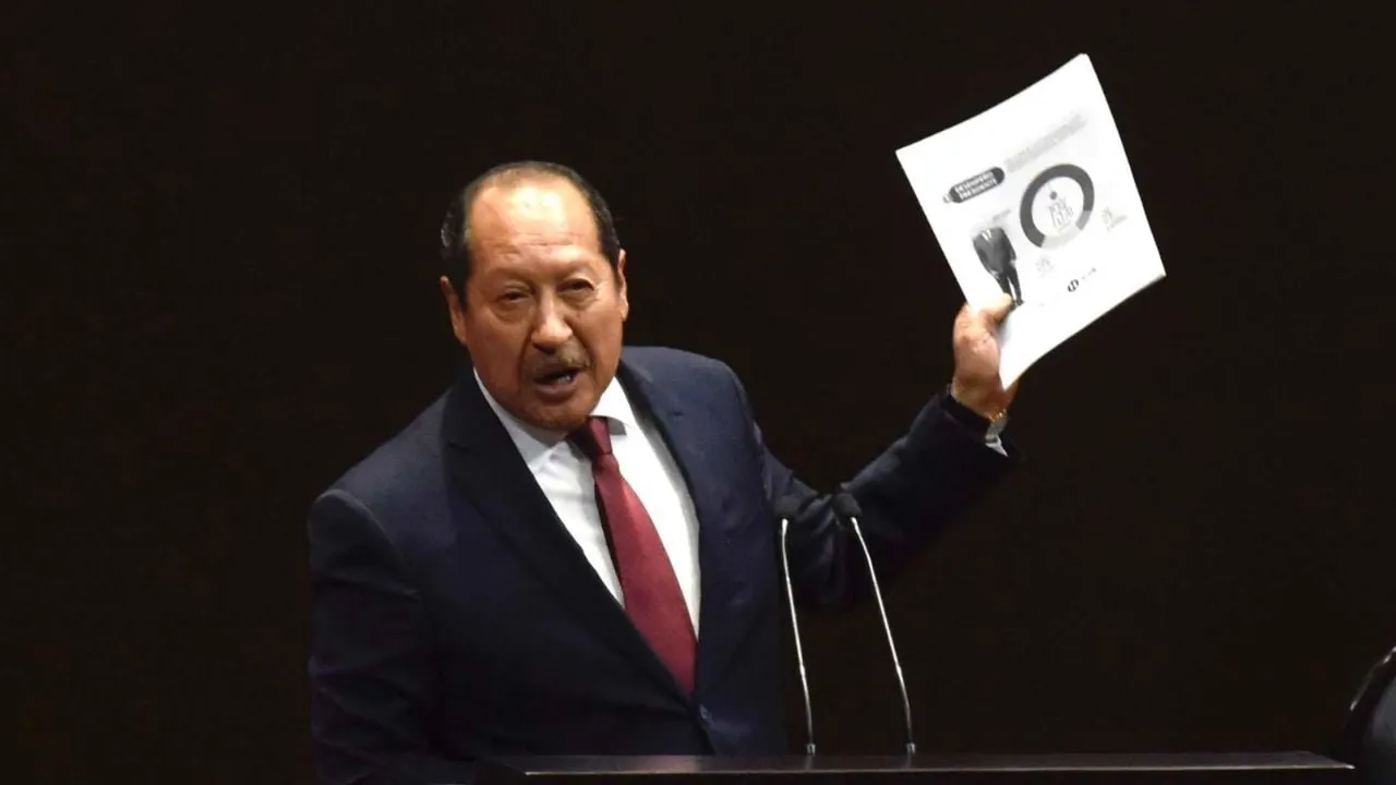 Leonel Godoy rinde declaración como testigo en Fiscalía por homicidio de Carlos Manzo