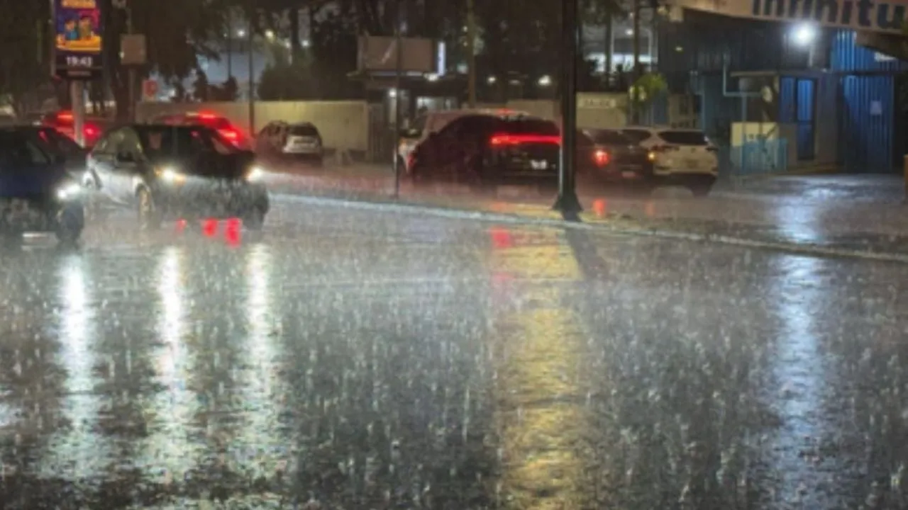 Lluvias fuertes e intensas el miércoles en 14 estados; alertan por inundaciones
