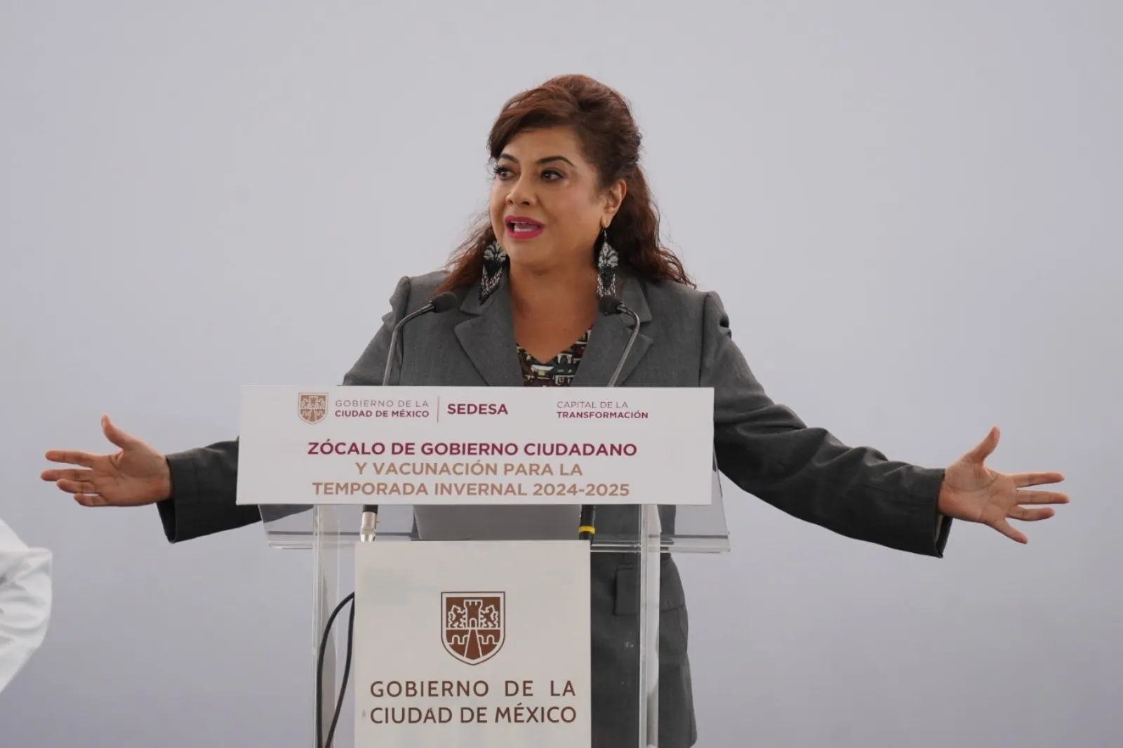 En un mes Brugada entregó apoyos sociales a más de 70 mil; niega clientelismo político
