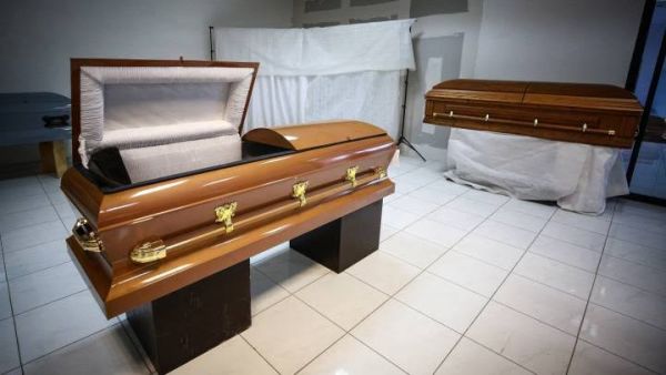 Extorsionan funerarias en CDMX 