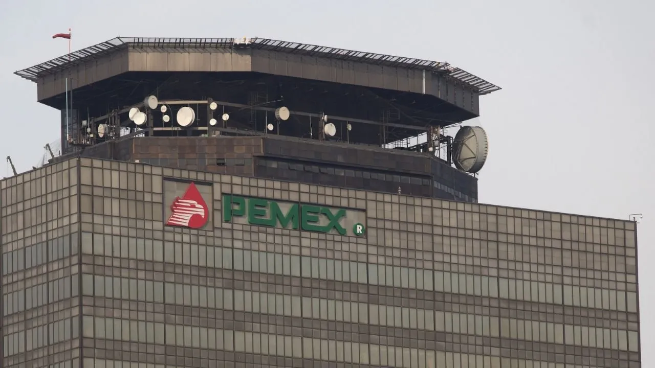 Proveedores señalan que Pemex los mantiene sin pago y podrían frenar operaciones en julio próximo