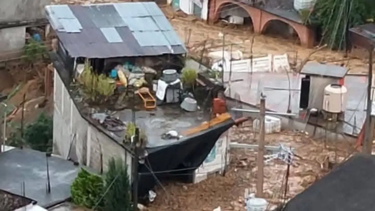 Huracán Priscila deja en Hidalgo 16 muertos, 90 comunidades incomunicadas y mil viviendas dañadas
