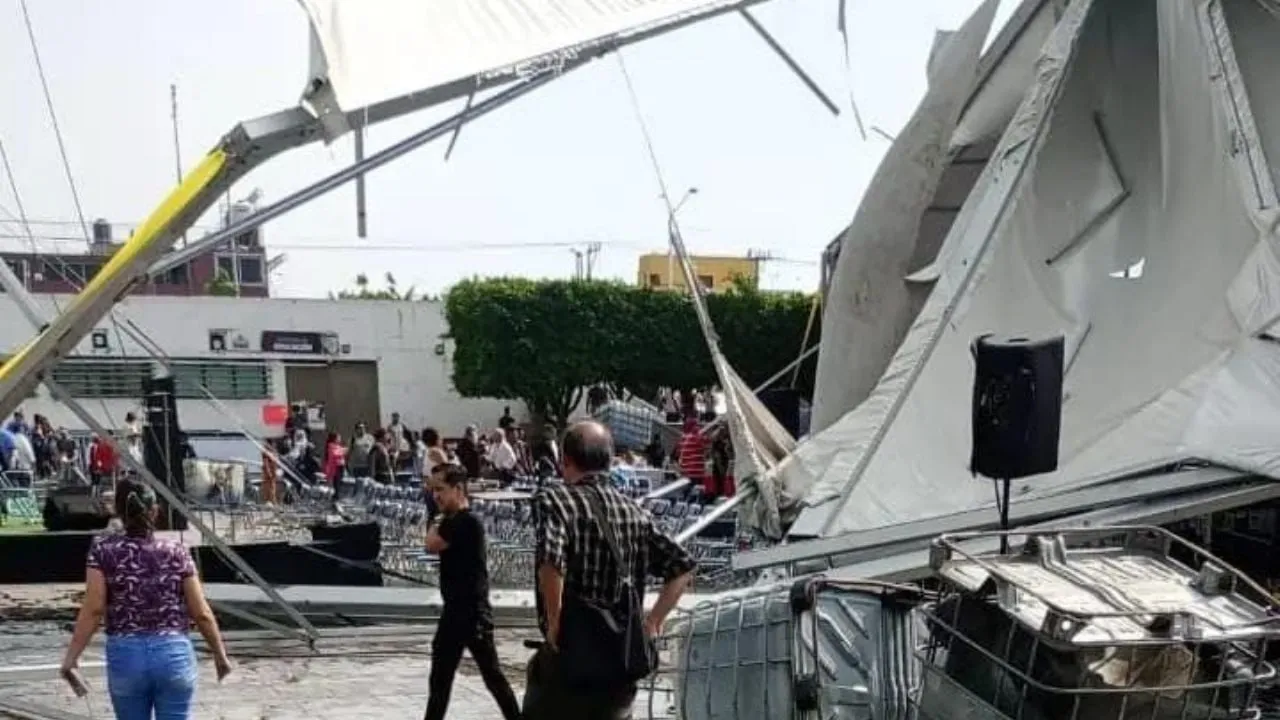 Colapsa estructura en Feria del Libro de Nezahualcóyotl; hay cinco lesionados (Videos)