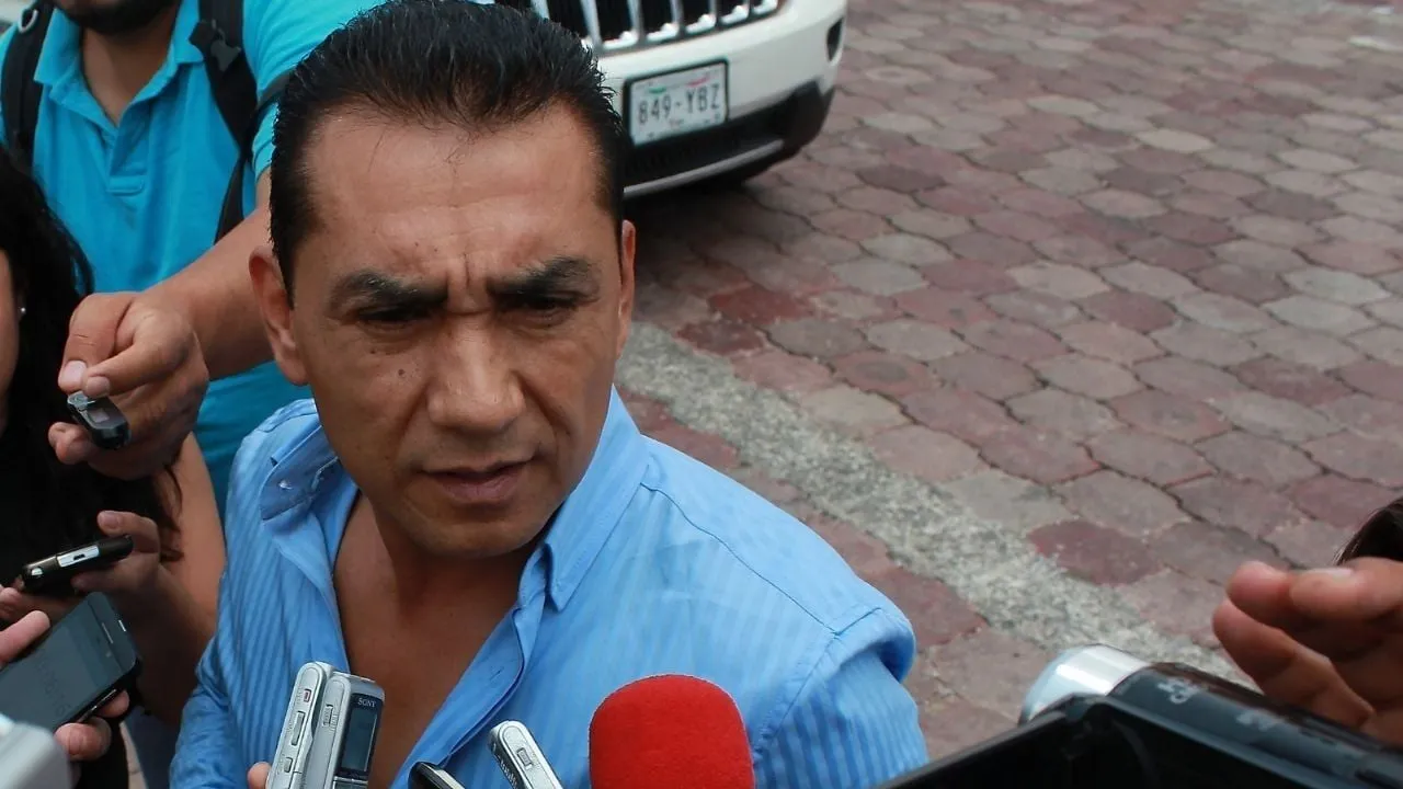Rechazan amparo a padres de los 43 normalistas de Ayotzinapa contra exoneración de José Luis Abarca