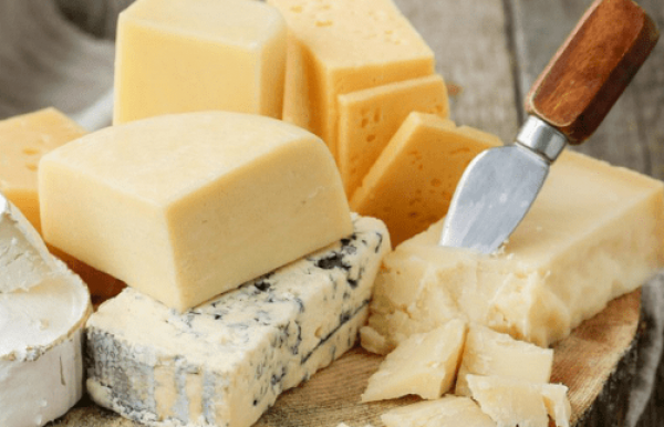 Profeco revela cuáles quesos amarillos tienen más agua y grasa que leche