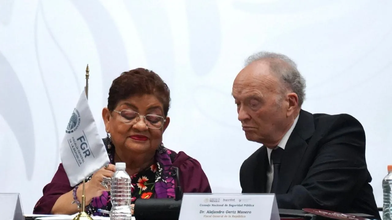Gertz Manero propone acuerdo para resolver infracciones comunitarias en el país