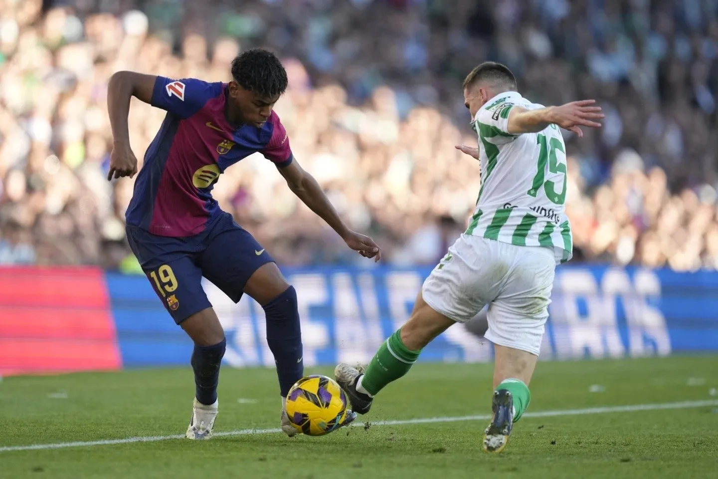 Flick es expulsado por protestar un penalti en el empate del Barcelona 2-2 ante el Betis