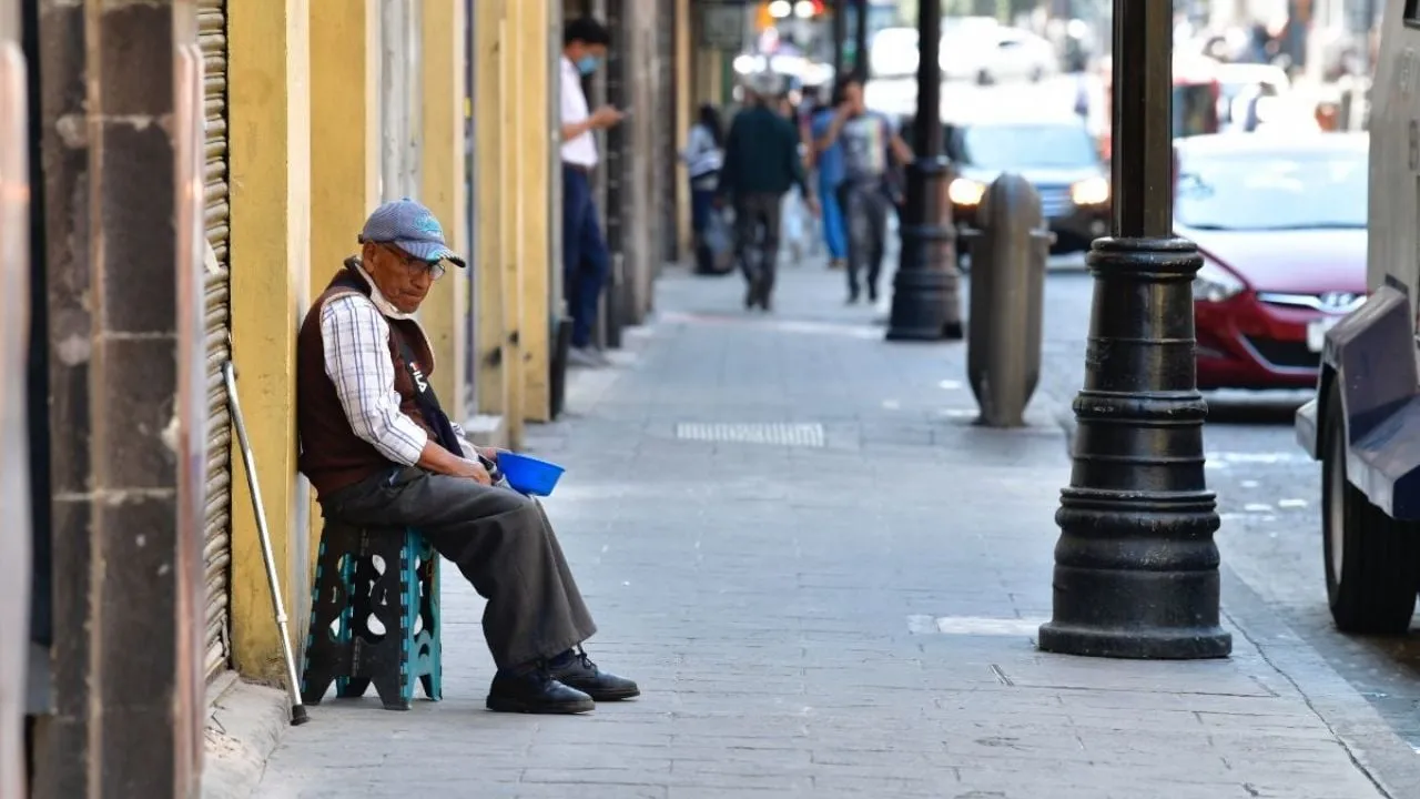 Datos del IMSS revelan que se generaron menos empleos en abril; no ocurría desde la pandemia