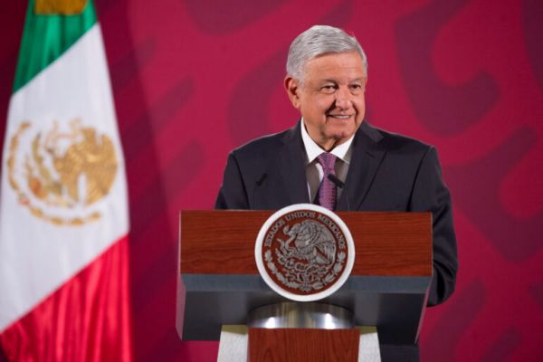 AMLO propone aumento salarial del 15% 