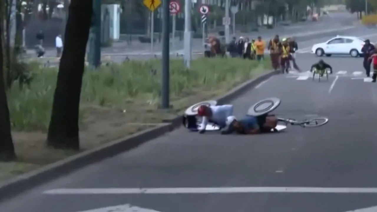 Paratleta denuncia baches y discriminación en premios en maratón de CDMX ante Clara Brugada (Videos)