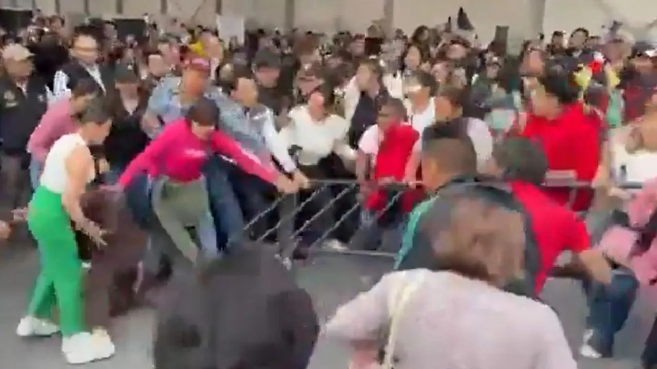 Reportan enfrentamientos en audiencia pública de Clara Brugada (Video)