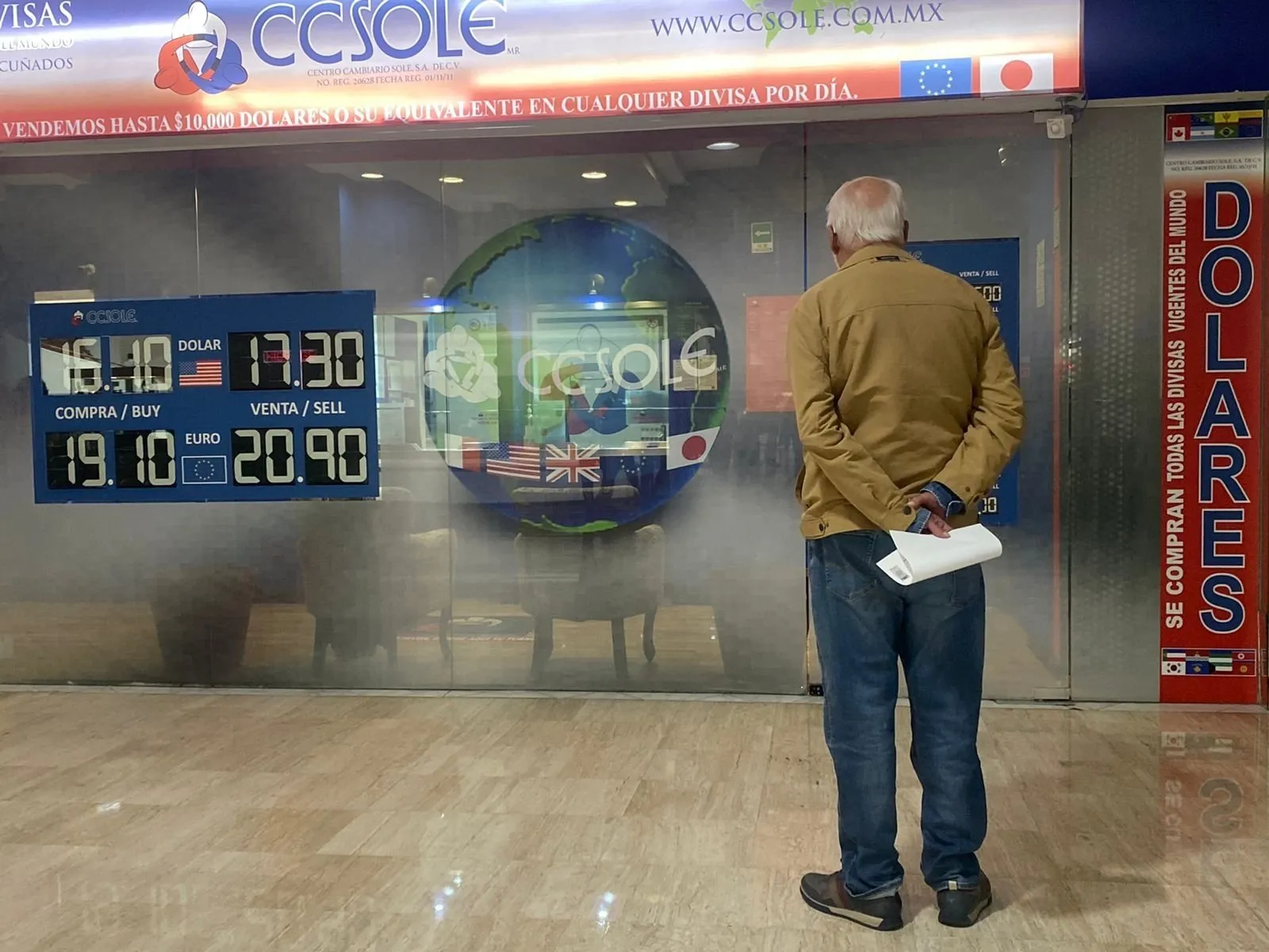 Las exenciones arancelarias de Trump impulsan al peso frente al dólar