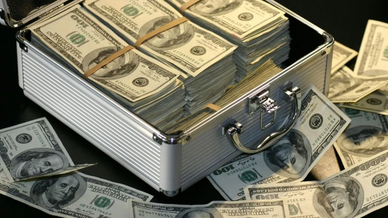 Estados Unidos calcula que en México se lavan 44 mil millones de dólares al año