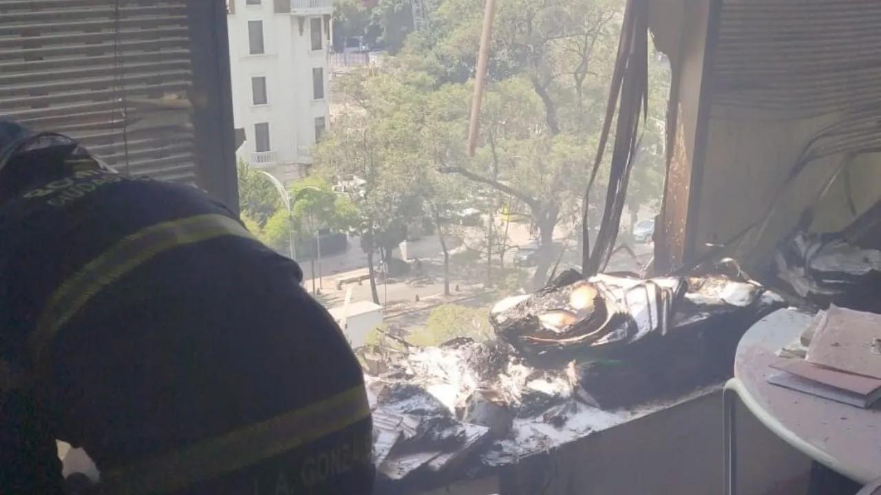 Se registra conato de incendio en Torre del Bienestar; no hay lesionados