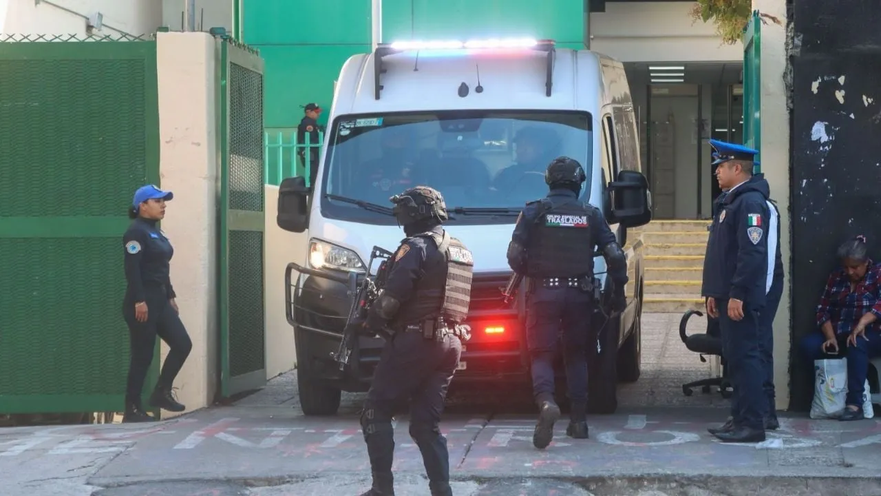 Dan prisión preventiva a Gabriela, mujer que arrastró y mató con su auto a un motociclista en CDMX