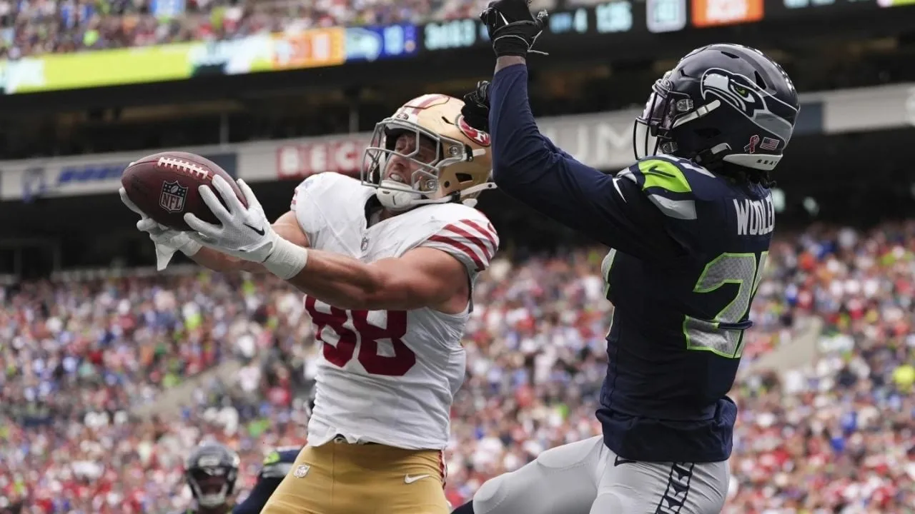 La recepción tardía de TD de Jake Tonges le da a los 49ers una victoria de 17-13 sobre los Seahawks