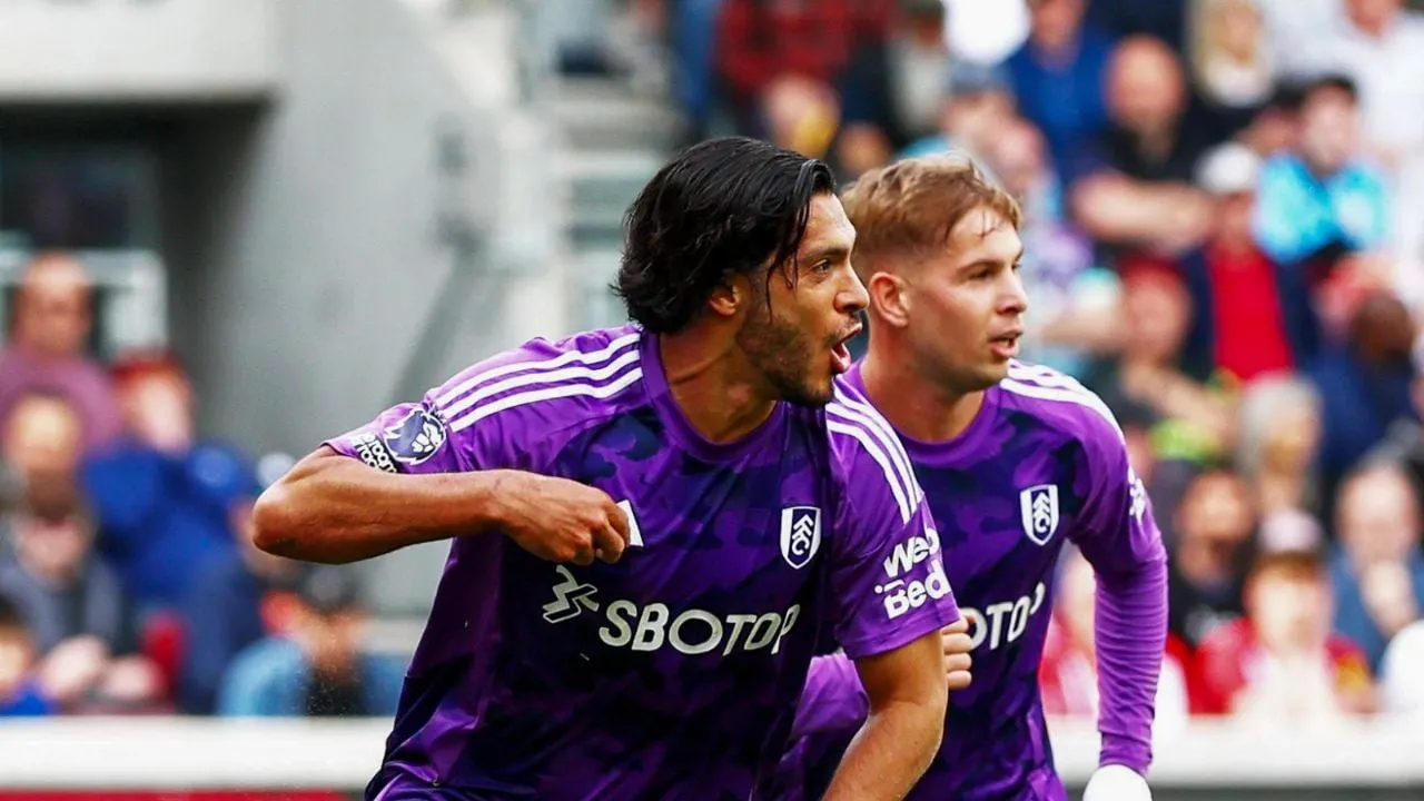 Raúl Jiménez anota gol en la victoria 3-2 del Fulham ante el Brentford (Video)