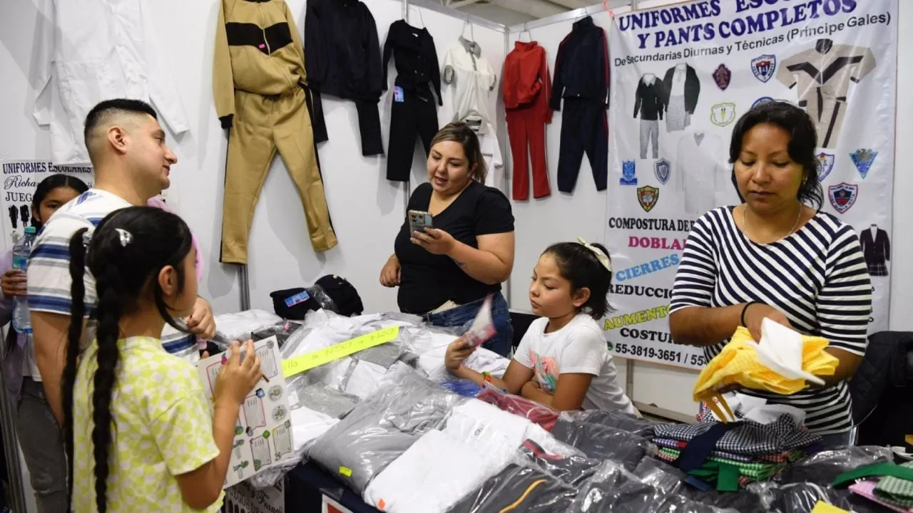 Regreso a clases se encarece 12.6% en México; impulsa compras de piratería y mercancía china