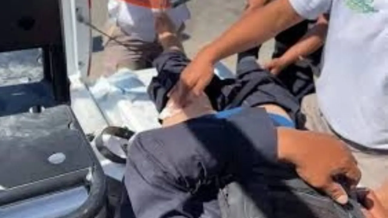 Cuatro policías resultan heridos durante desalojo de bloqueo carretero en Chiapas