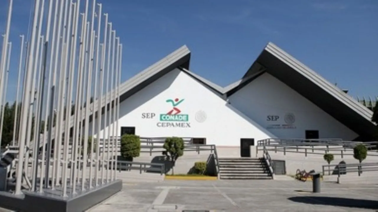 Deportistas paralímpicos comen en fonditas mientras la Conade gasta 2.9 mdp en ceremonias