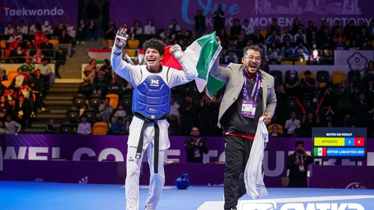 Medallistas mundiales juveniles de taekwondo ganan sin apoyo gubernamental