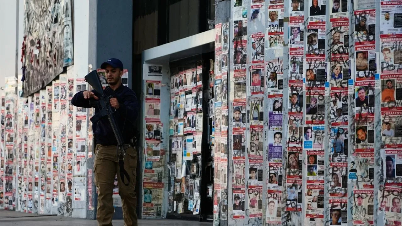 Los rostros de los desaparecidos en México acechan en las calles de Guadalajara