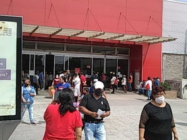 Asaltan Plaza Aragón en Ecatepec.