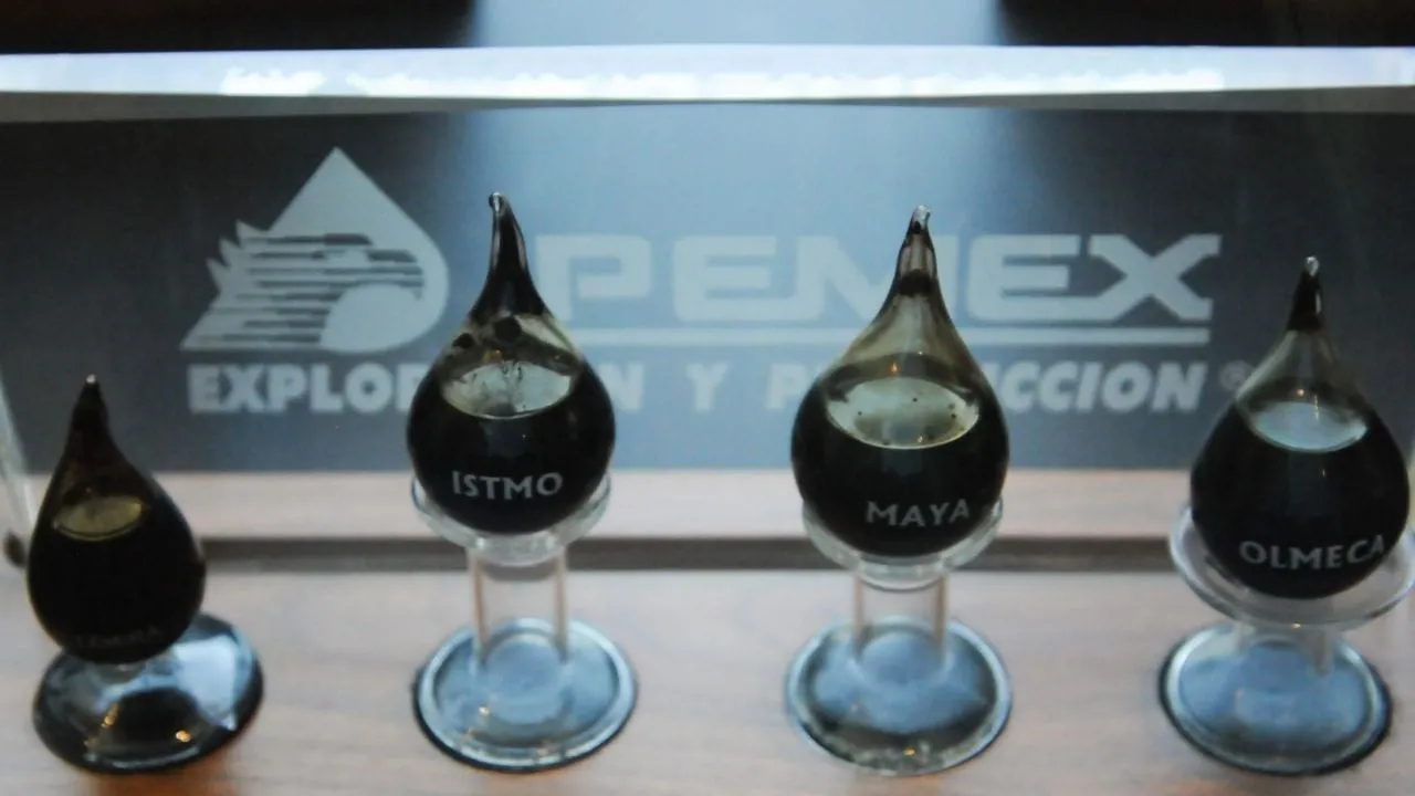 Deuda de México podría subir a 55% del PIB si continúan apoyos a Pemex, advierte Moody’s Ratings