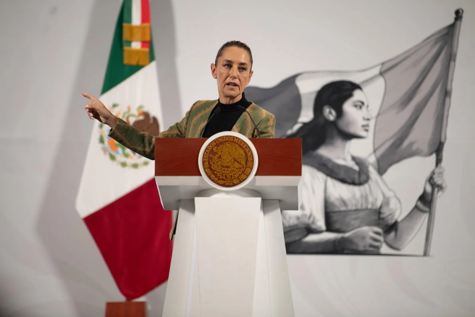 No se bajan tasas por voluntad ni por decreto: responde el IMEF a Sheinbaum