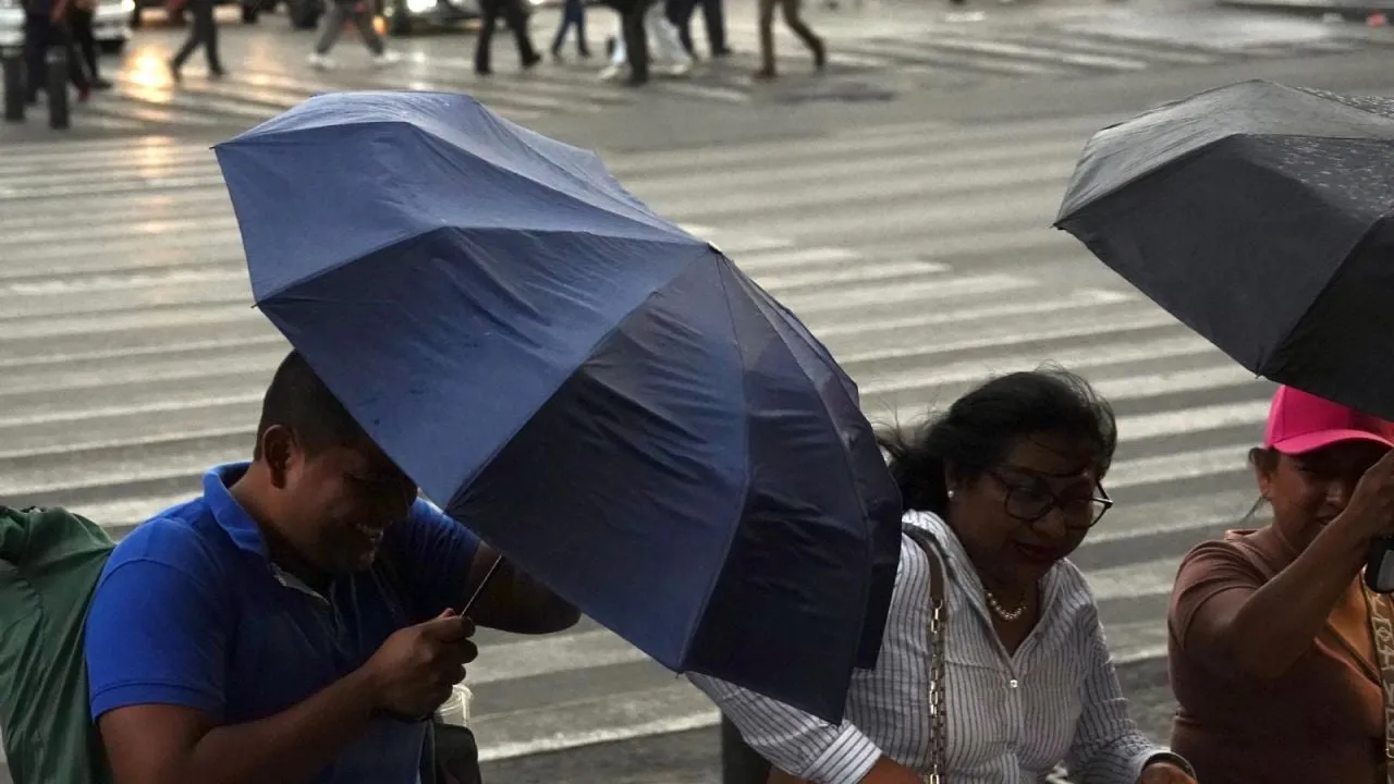 Llega la primera onda tropical; chubascos y lluvias fuertes afectarán a 27 estados el miércoles