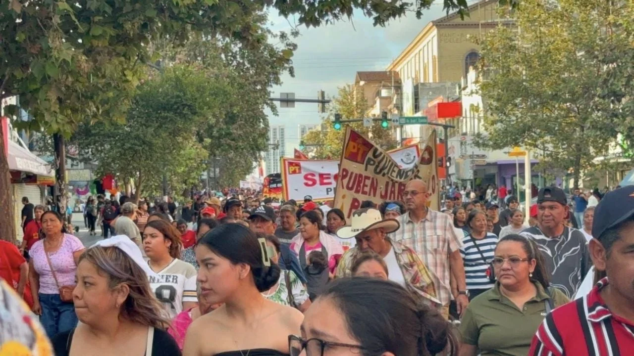 Marchan en Monterrey para conmemorar 55 años del Halconazo