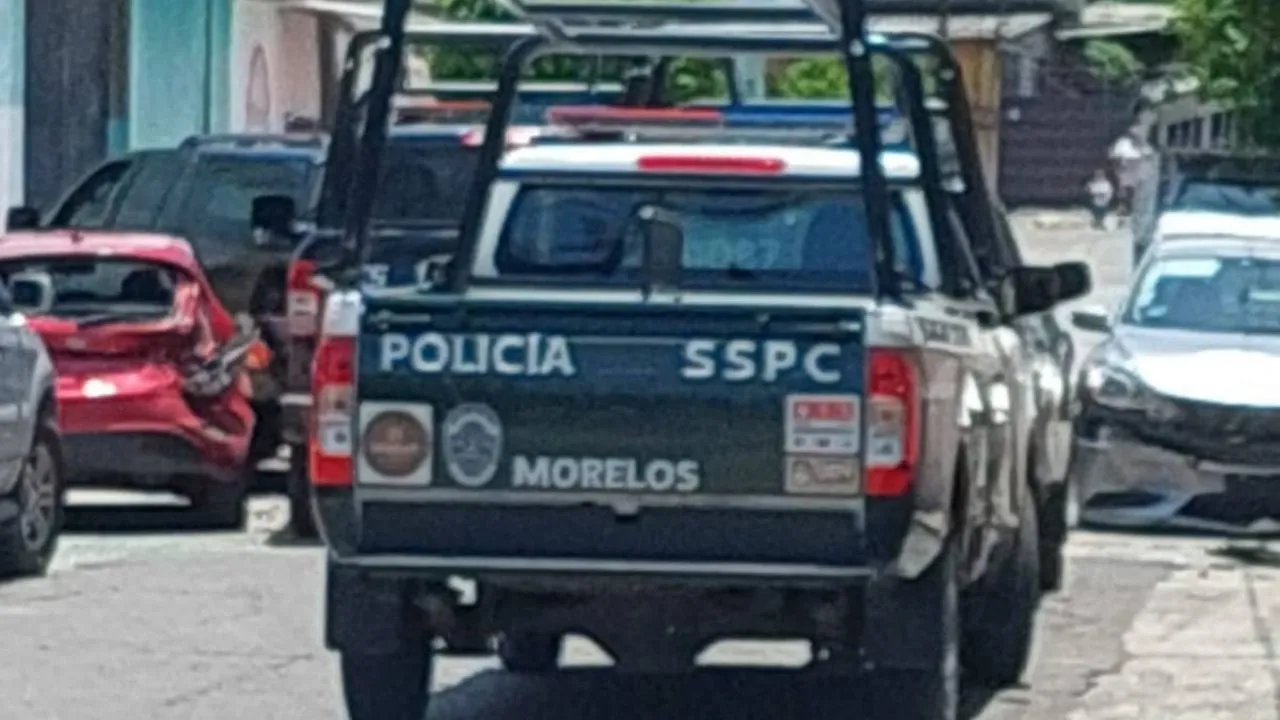 Detienen a expolicía con armas y vehículo robado; familiares denuncian cateo y detención irregular