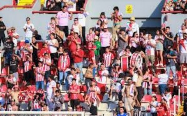 Afición regresa a los estadios este mes